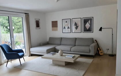 Großzügige 4-Zimmer-Wohnung mit Terrasse, Einbauküche und Stellplätzen