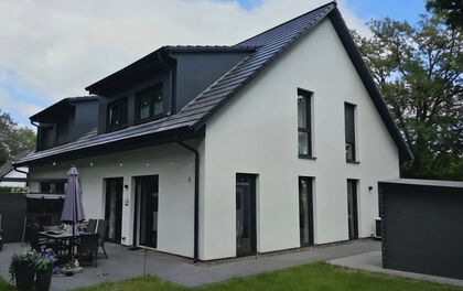 Großzügige 4-Zimmer-Wohnung mit Terrasse, Einbauküche und Stellplätzen