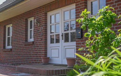 Gepflegtes Einfamilienhaus mit Einliegerwohnung und Außenpool in Tarmstedt