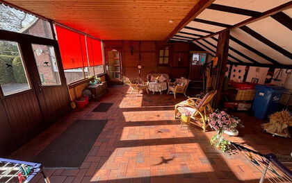 Einfamilienhaus mit zusätzlichem Nebengebäude und großzügigem Garten in zentraler Lage von Grasberg