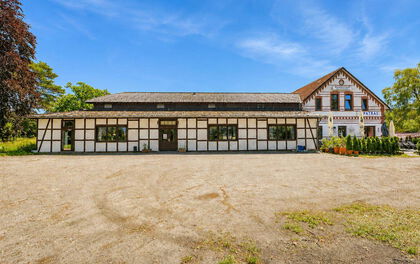 Wohn- und Geschäftshaus mit Restaurant, Veranstaltungssaal und drei Wohneinheiten