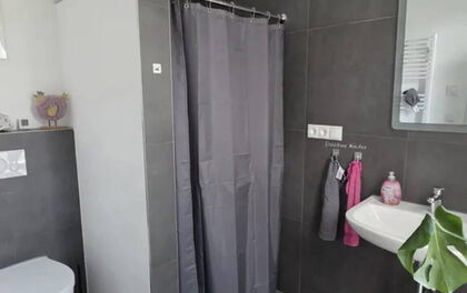 Großzügige 4-Zimmer-Wohnung mit Terrasse, Einbauküche und Stellplätzen