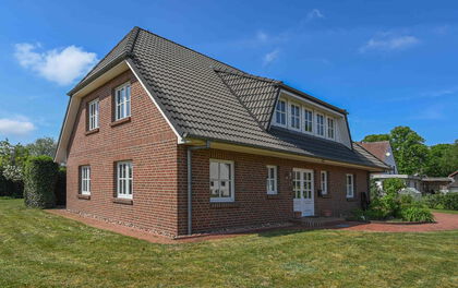 Gepflegtes Einfamilienhaus mit Einliegerwohnung und Außenpool in Tarmstedt