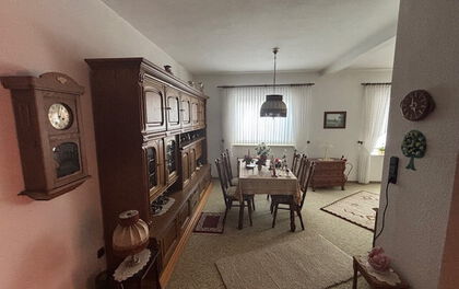 Einfamilienhaus mit zusätzlichem Nebengebäude und großzügigem Garten in zentraler Lage von Grasberg