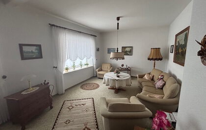 Einfamilienhaus mit zusätzlichem Nebengebäude und großzügigem Garten in zentraler Lage von Grasberg