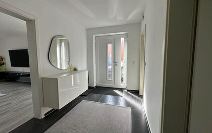 Moderne Doppelhaushälfte in zentraler Lage von Lilienthal-Falkenberg (fußläufig zur Straßenbahn)