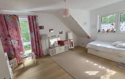 Großzügige 4-Zimmer-Wohnung mit Terrasse, Einbauküche und Stellplätzen