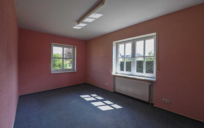 Gepflegtes Einfamilienhaus mit Einliegerwohnung und Außenpool in Tarmstedt